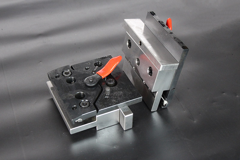 折彎機(jī)模具夾板